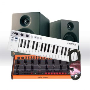 חבילת אולפן הכוללת סינטיסייזר Behringer מקלדת שליטה Arturia כבל MIDI ומוניטורים Artesia