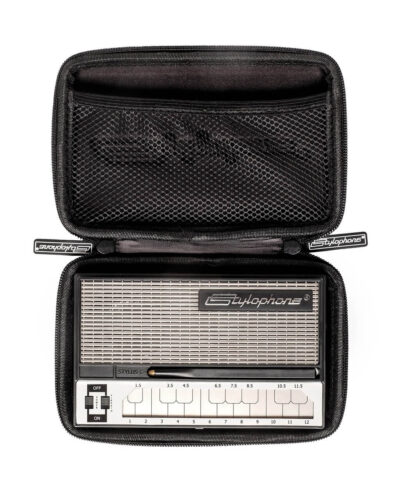 סינתיסייזר אנלוגי Stylophone S1 כולל תיק מקורי